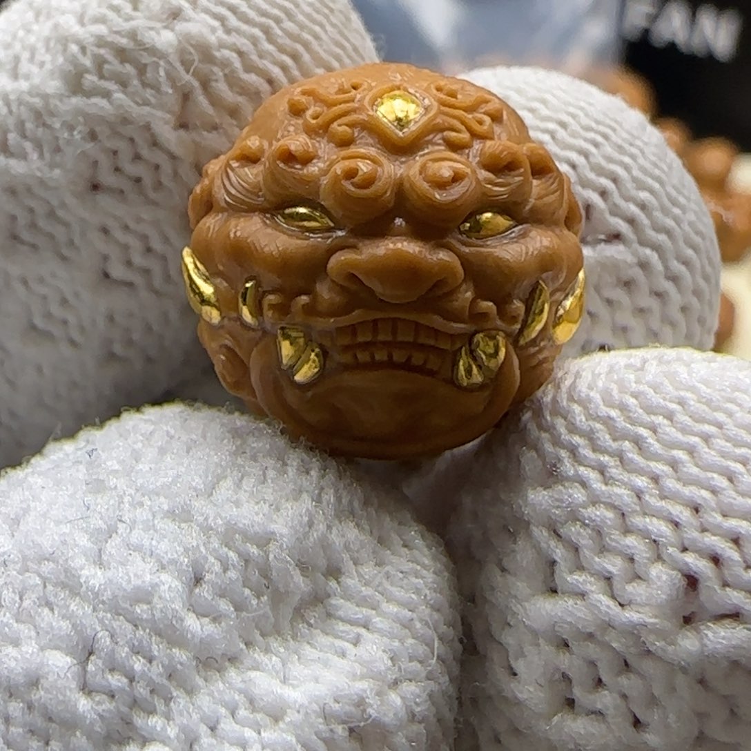 Z***.猴头核桃吊坠唐狮镶嵌24k