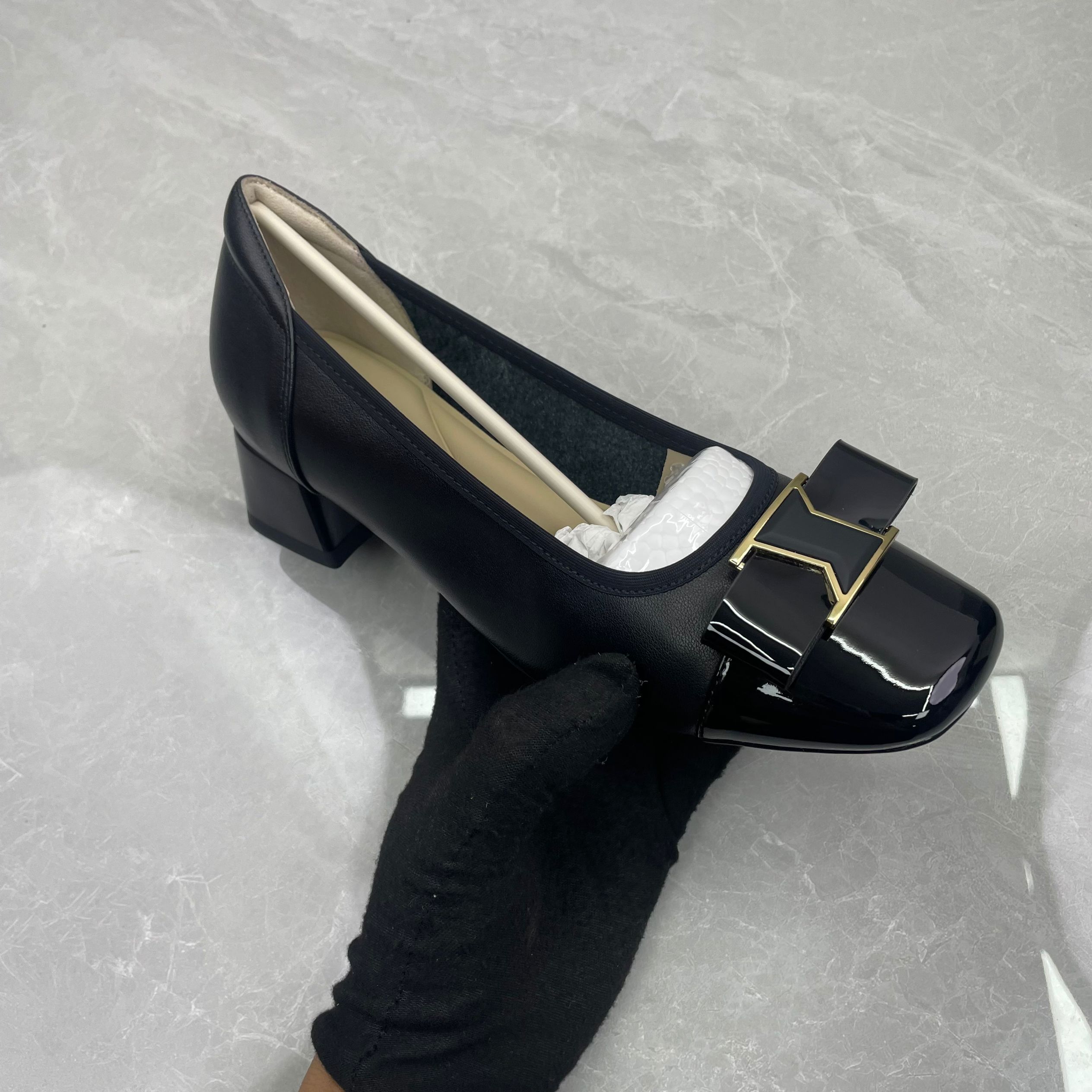 单鞋女（牛皮）22321-1 （孤品）b区37/38码