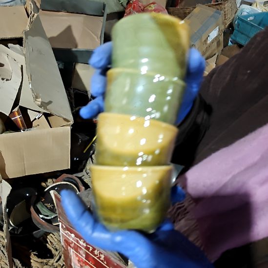 绿泥盘子碗茶壶啥都有