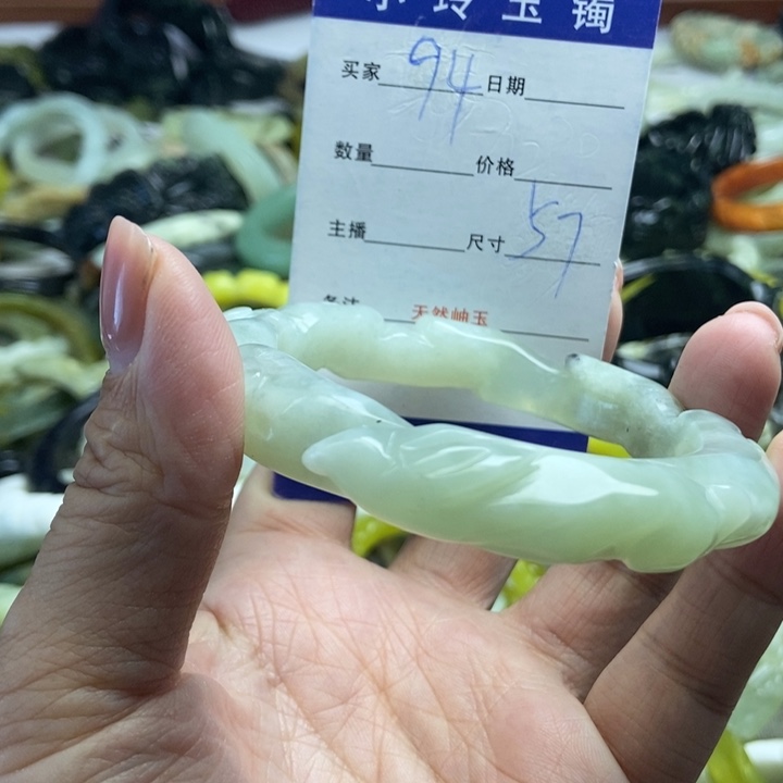 蛇纹石玉未镶嵌手镯