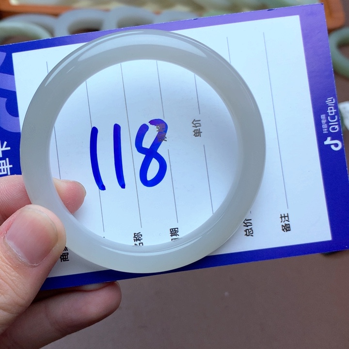 和田玉未镶嵌珠宝半成品56