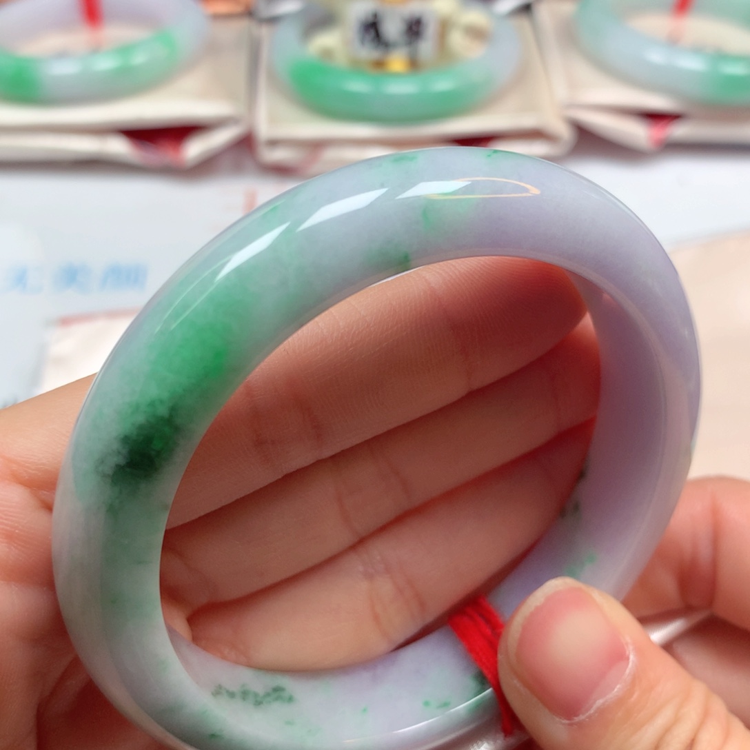 翡翠未镶嵌手镯（圆镯）细腻春彩飘辣绿5758