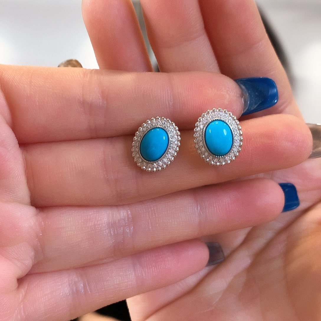 绿松石耳钉未镶嵌