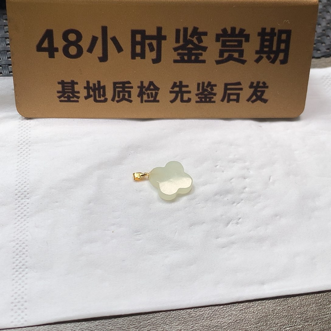 颈饰18K金镶嵌和田玉四叶草
