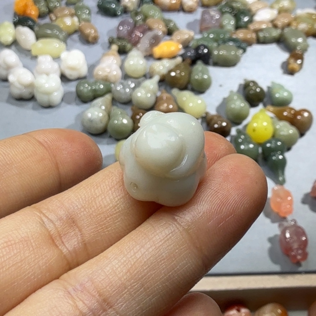 和田玉未镶嵌珠宝奇石