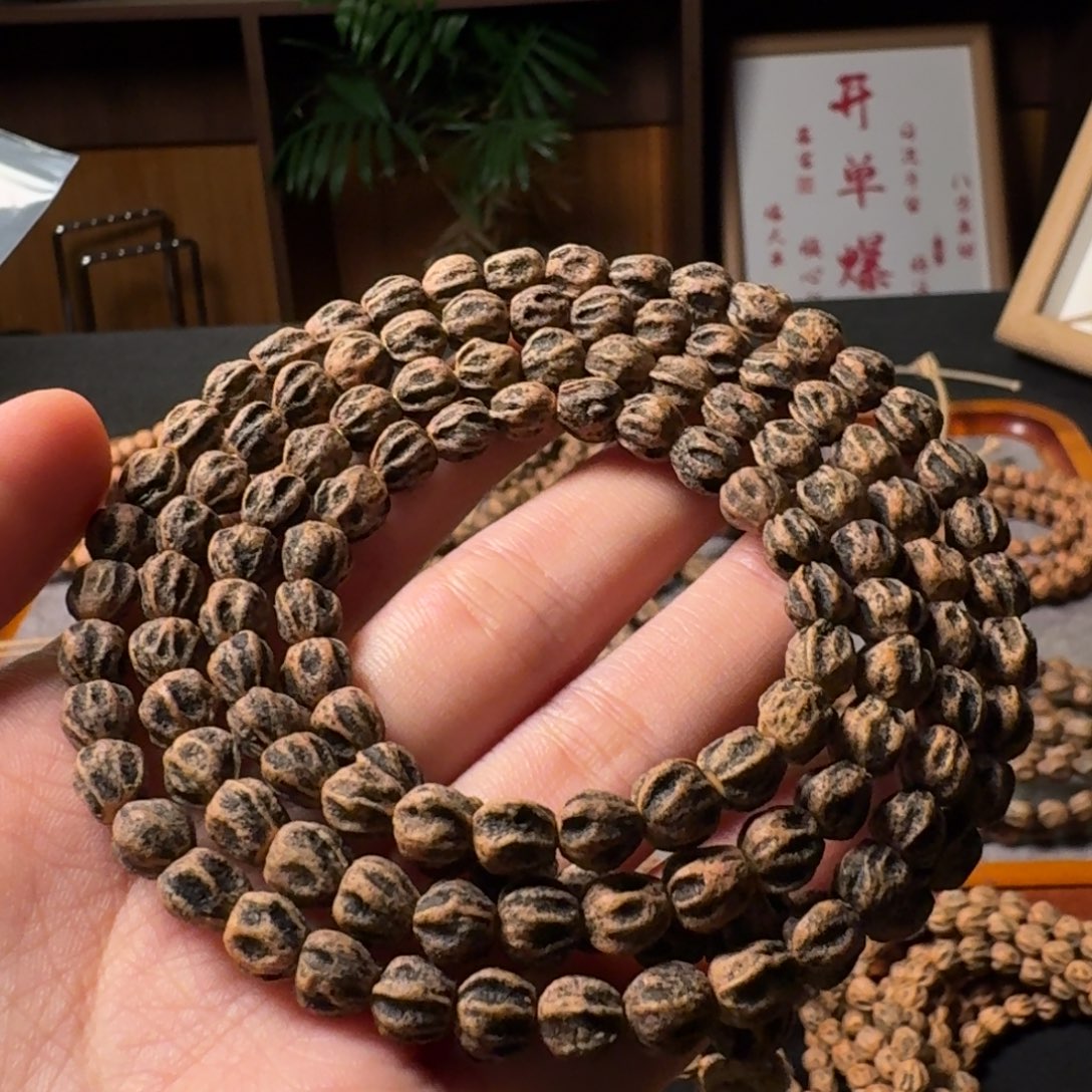 枫***际柏香籽/百香籽吊坠