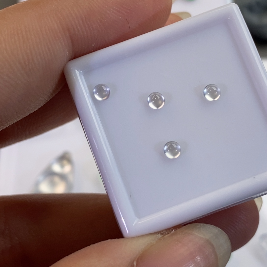 兔***兔翡翠散珠龙石蛋面