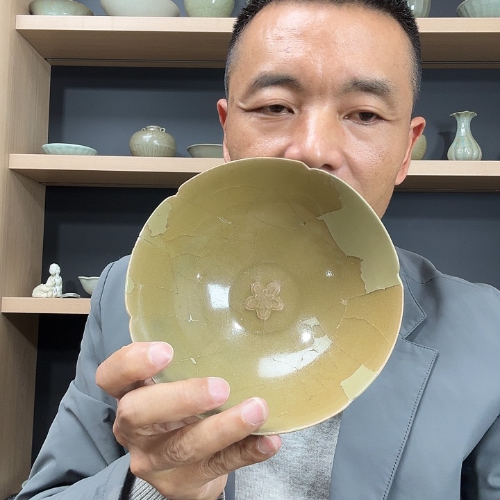 陶摆件龙泉青瓷葵口碗1