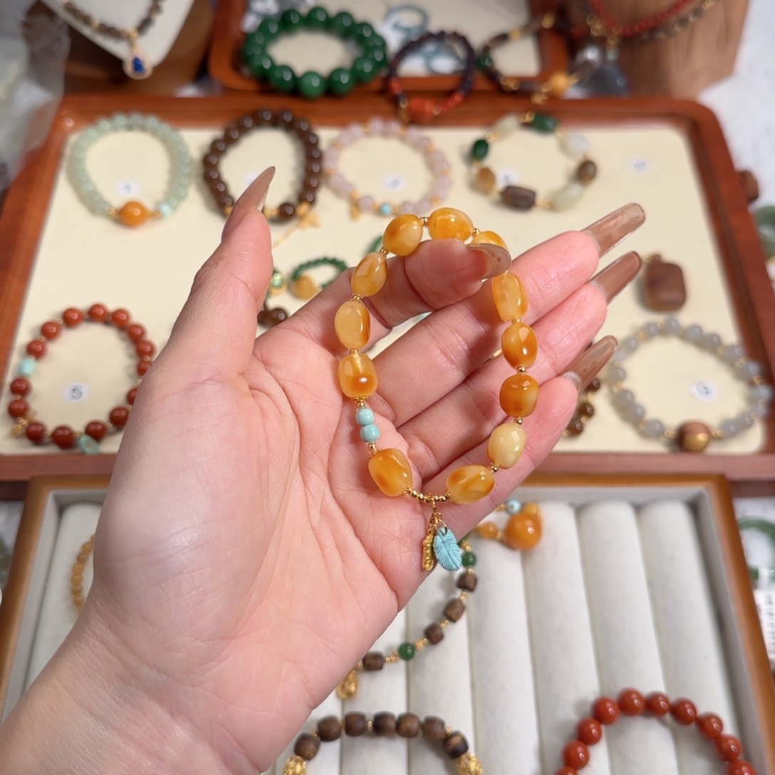 和田玉手串未镶嵌在****?