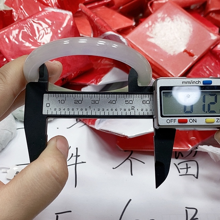 翡翠手镯未镶嵌290