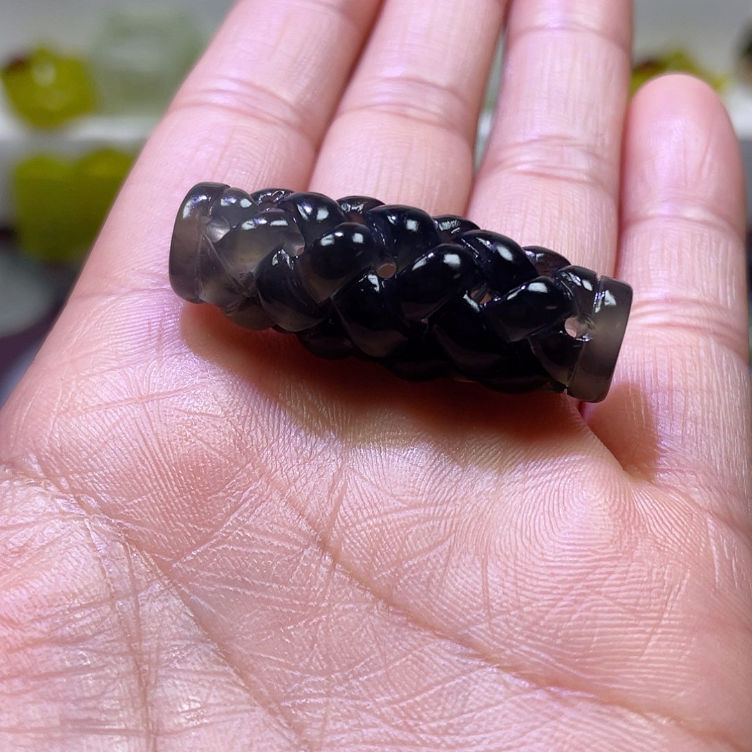 蛇纹石玉颈饰未镶嵌