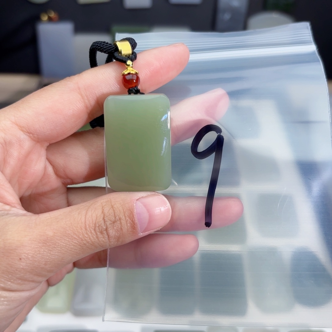 和田玉随形未镶嵌满**宝