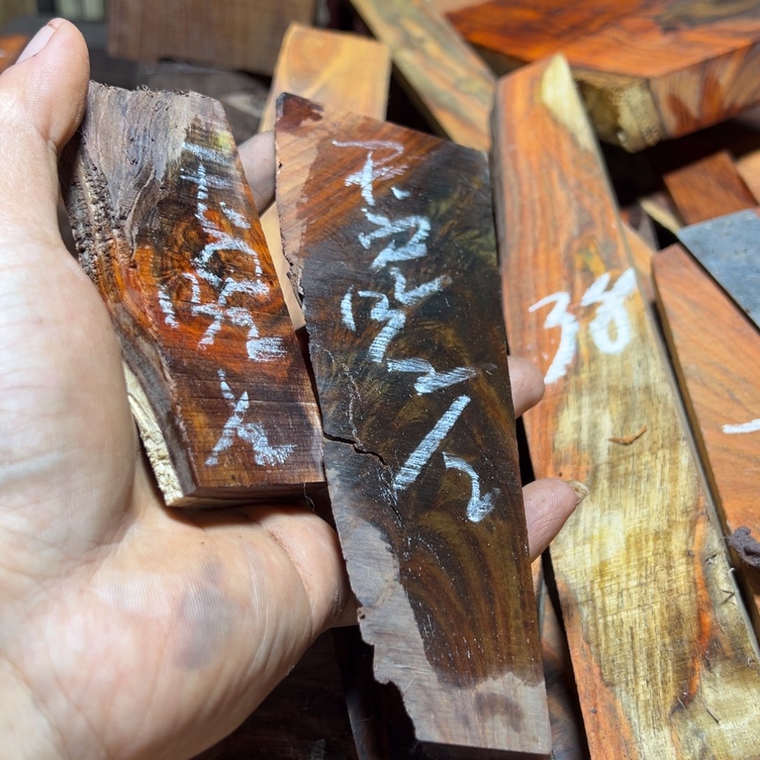 《***》交趾黄檀（大红酸枝）