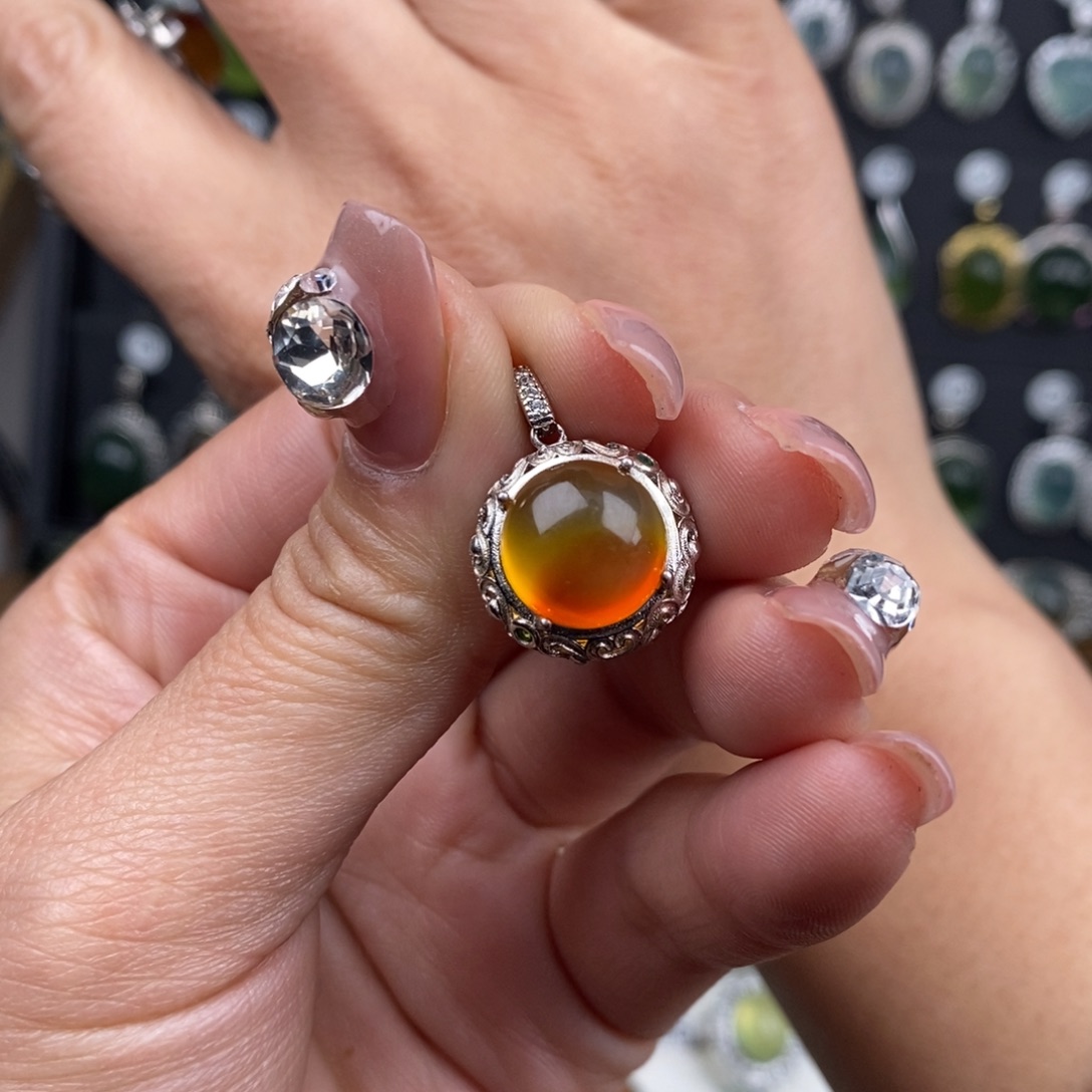 姜***妞蛇纹石玉银S925镶嵌颈饰