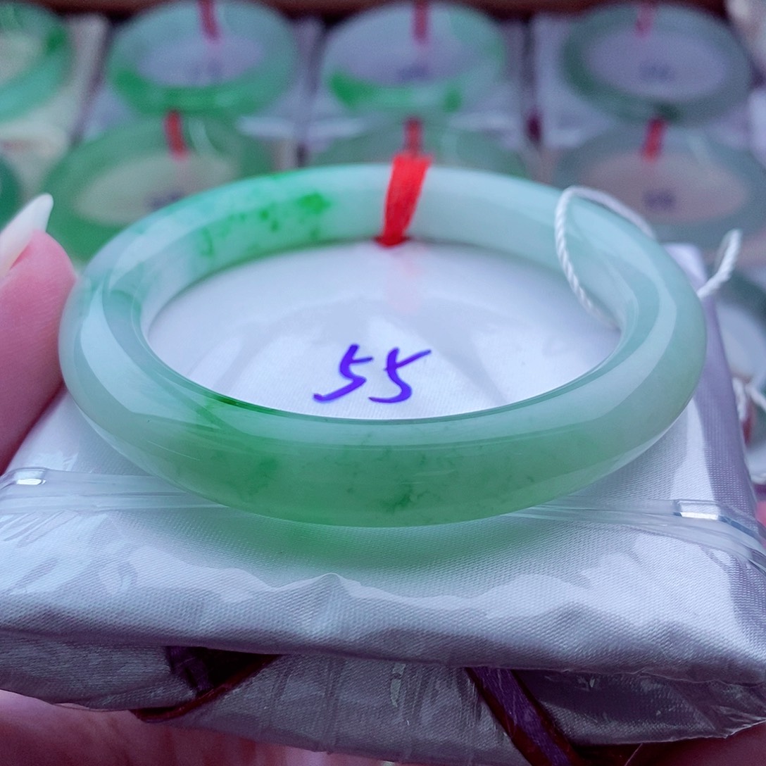 翡翠未镶嵌手镯（圆镯）301翠绿阳绿温润细腻高贵气质