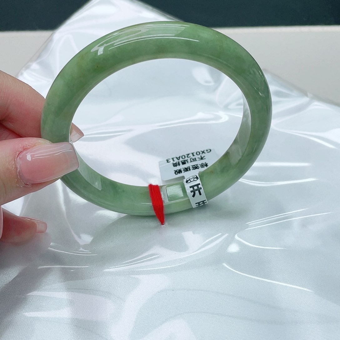 翡翠手镯未镶嵌正60.4