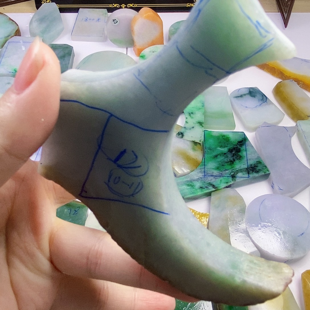 翡翠未镶嵌颈饰翡翠