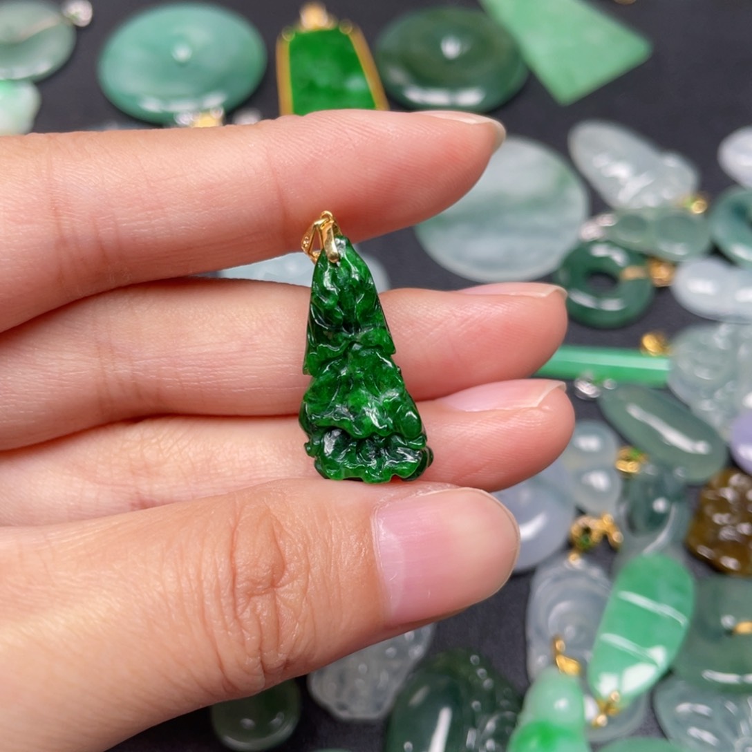 翡翠颈饰18K金镶嵌翡翠