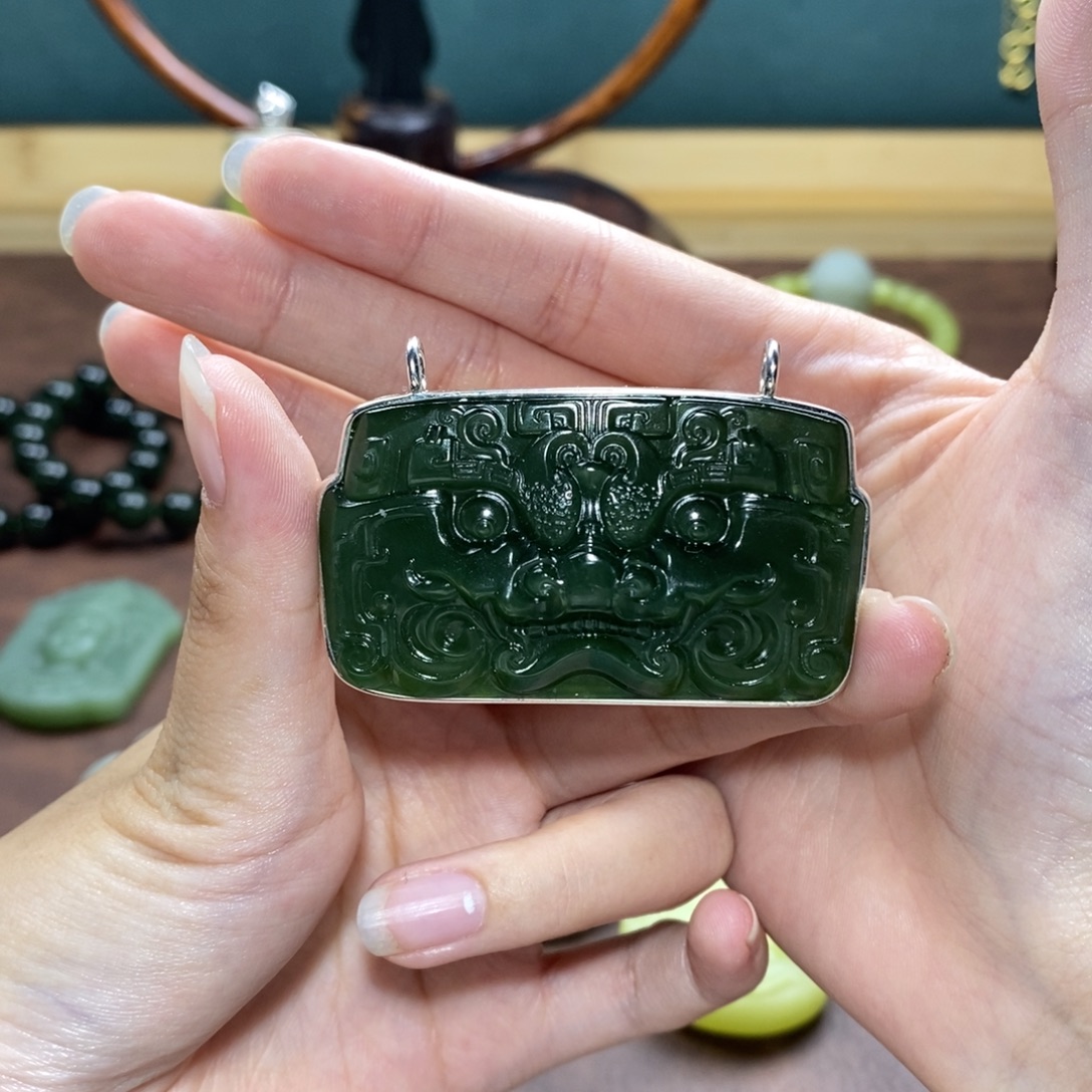 江***伯颈饰银S925镶嵌和田玉