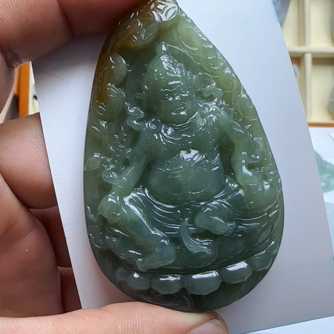 建***工翡翠未镶嵌颈饰翡翠