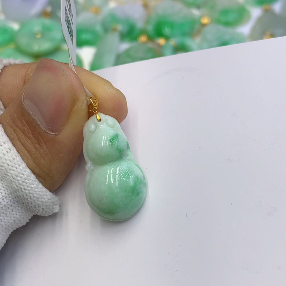 翡翠颈饰18K金镶嵌翡翠