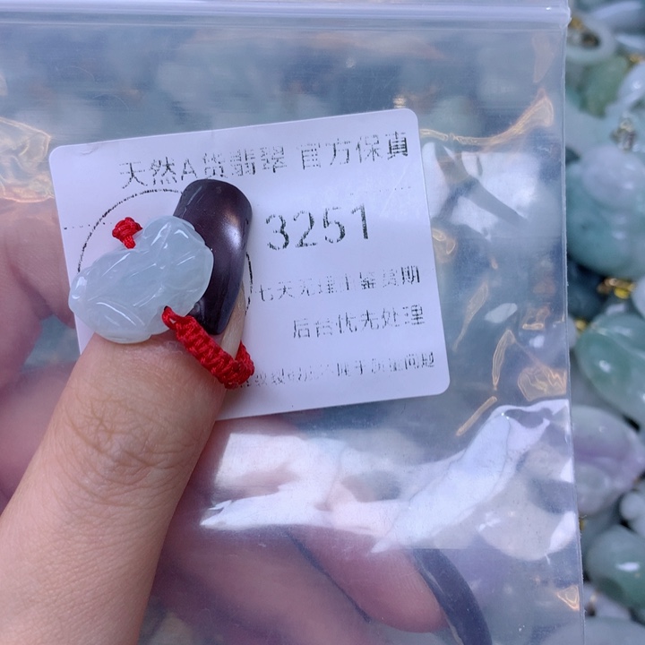 吊坠(不含链)未镶嵌翡翠