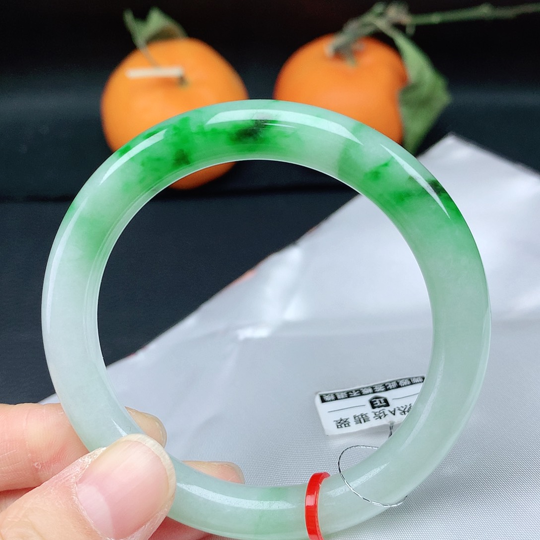 翡翠手镯未镶嵌54圈