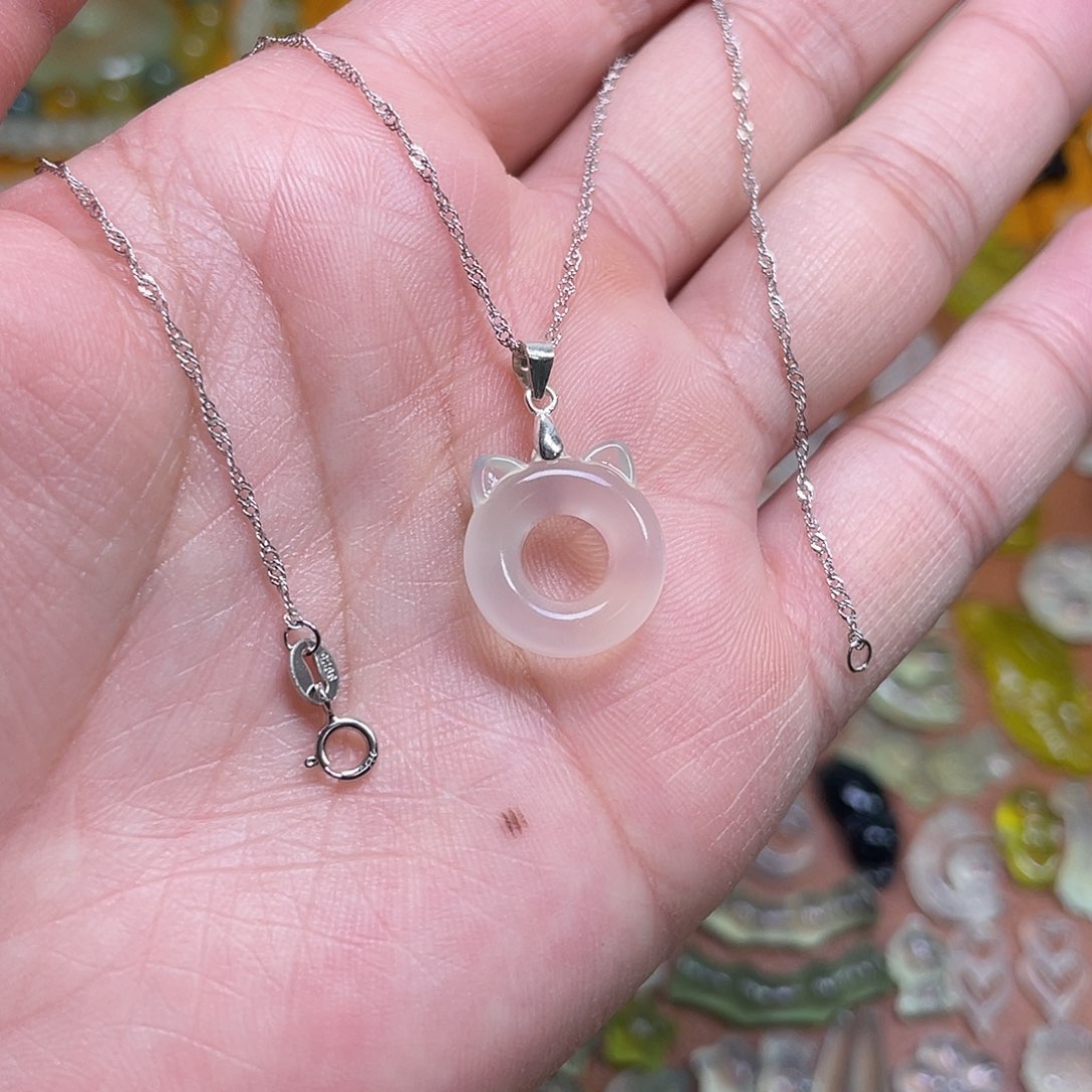 蛇纹石玉吊坠未镶嵌