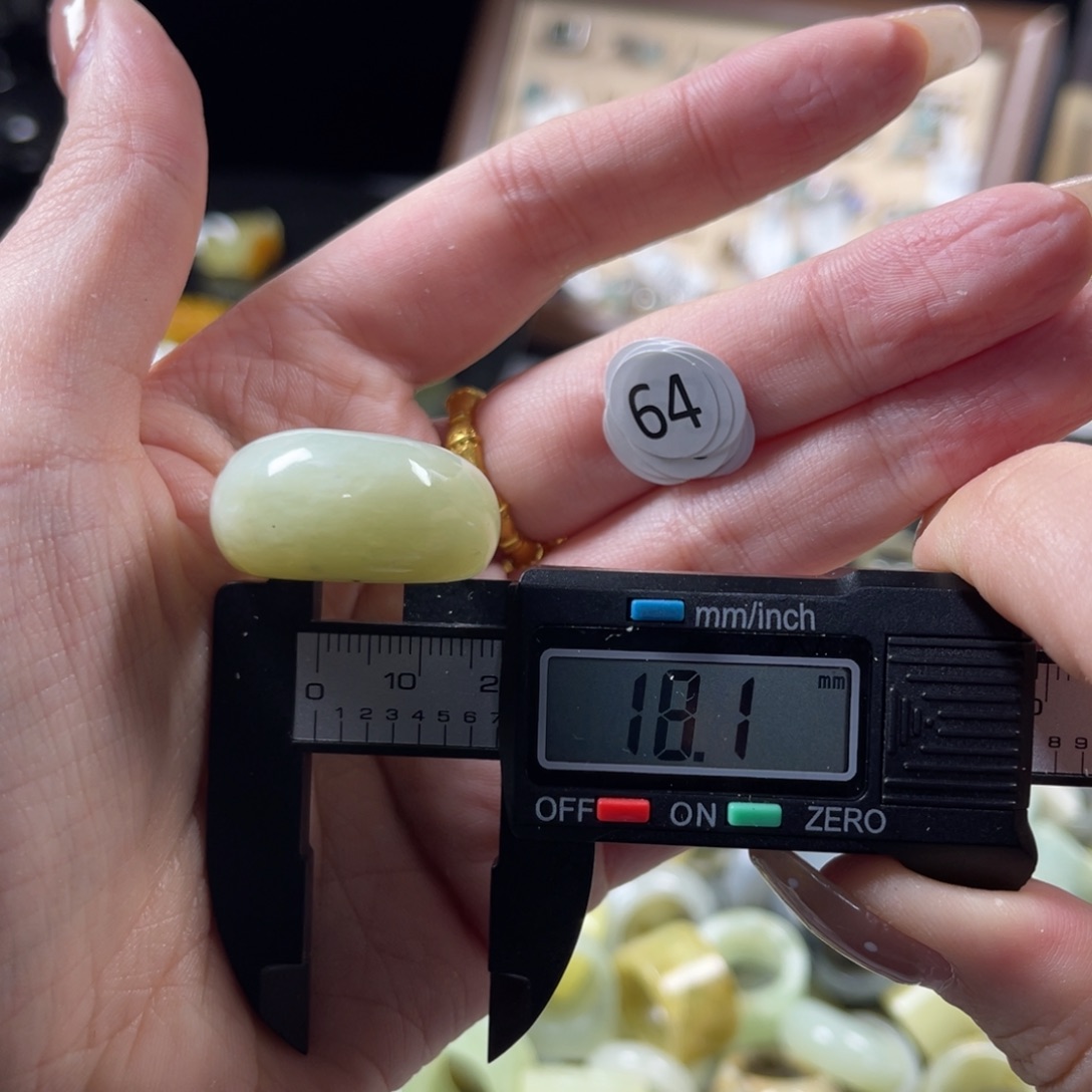 蛇纹石玉未镶嵌戒指