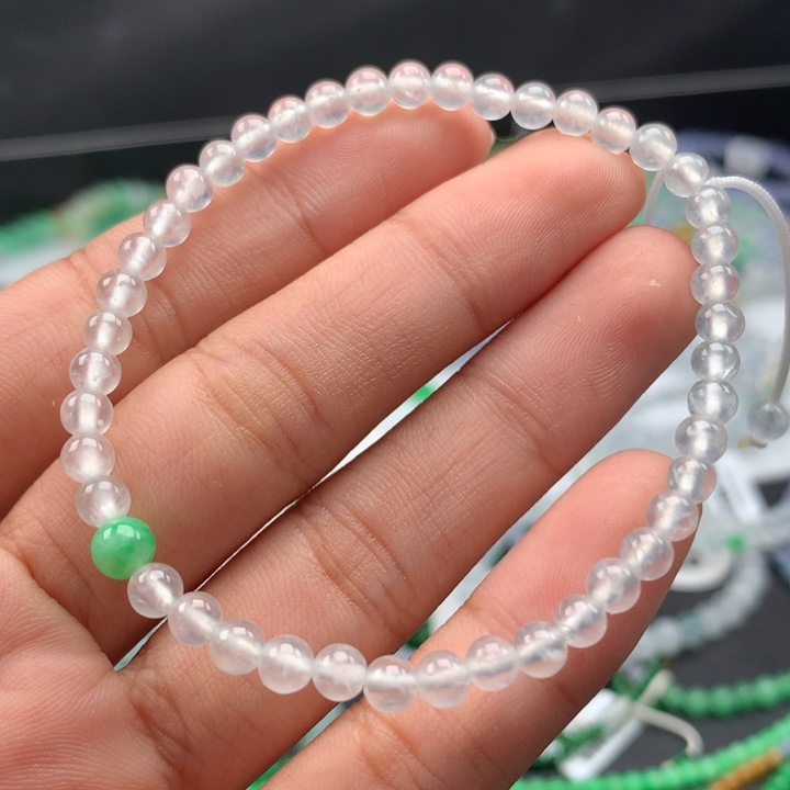 翡翠手镯未镶嵌卡