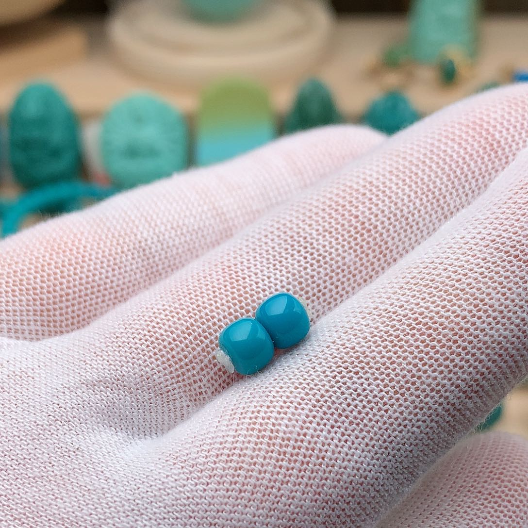 绿松石未镶嵌颈饰