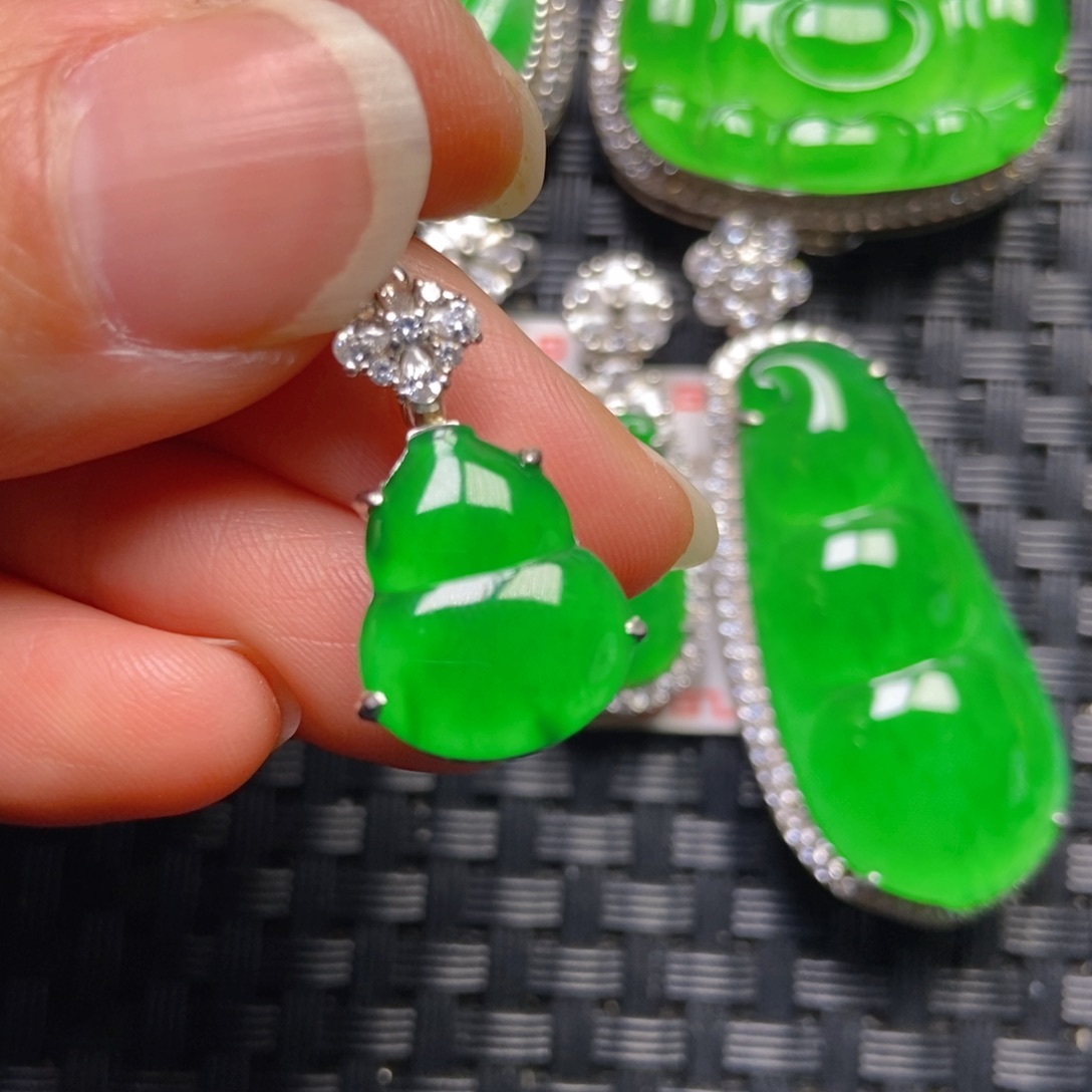 翡翠银S925镶嵌颈饰葫芦吊坠