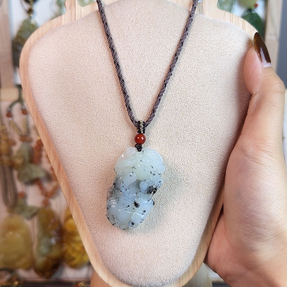 蛇纹石玉未镶嵌颈饰