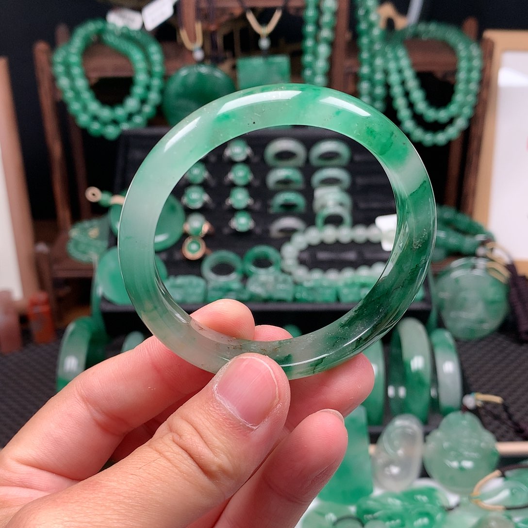 石英质玉手镯未镶嵌圈口56