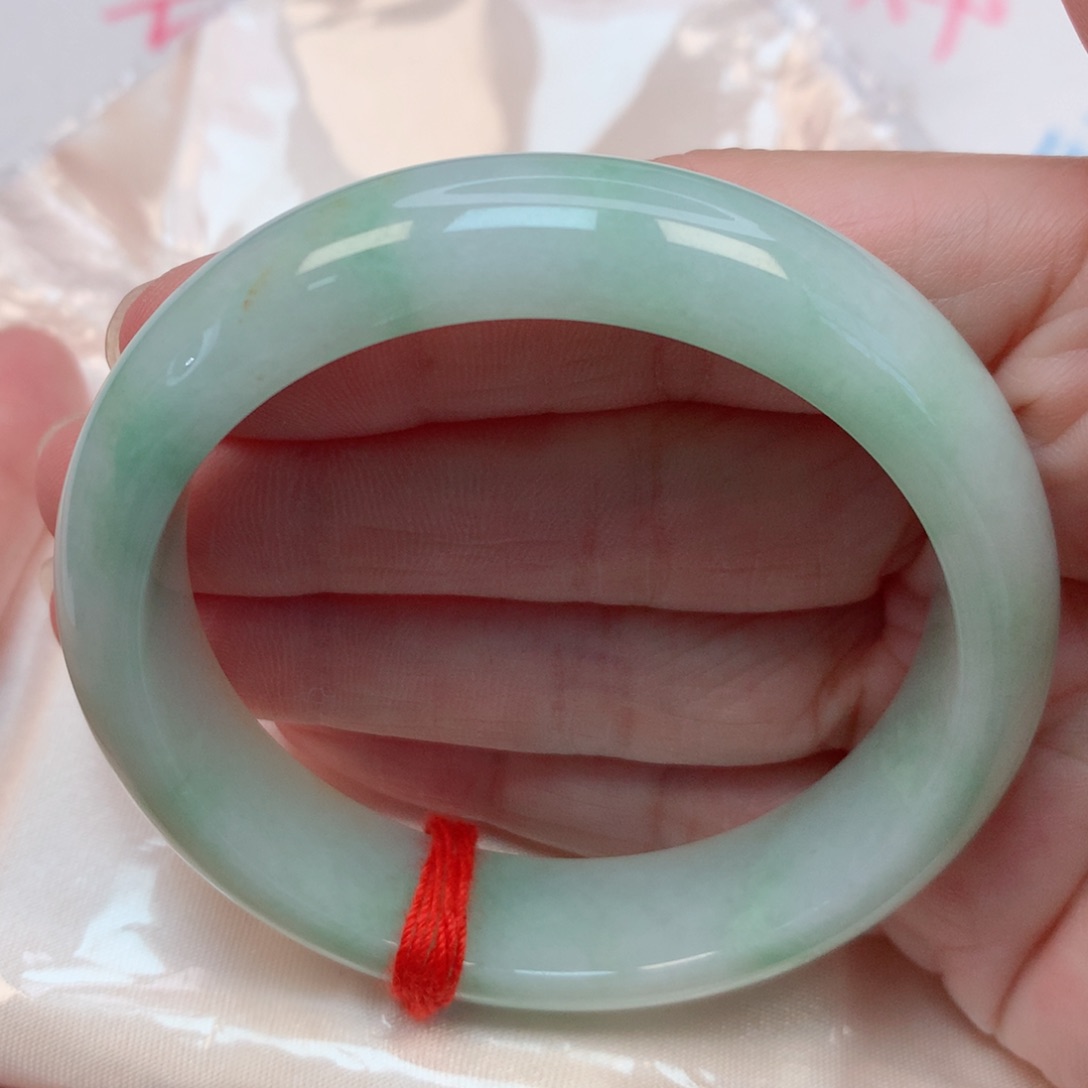 翡翠手镯未镶嵌55圈 晴底