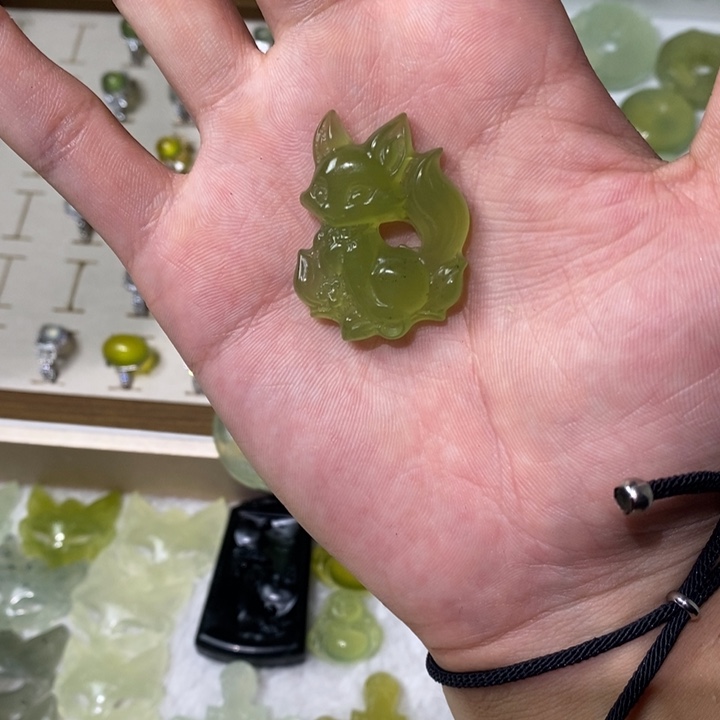 未镶嵌蛇纹石玉吊坠(不含链)