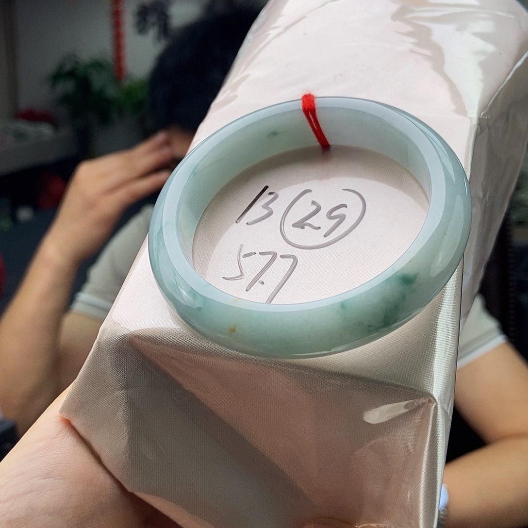 翡翠手镯未镶嵌拍一发一