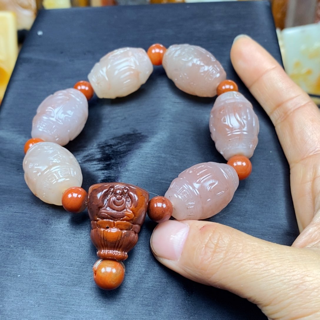 石英质玉（黄龙玉）颈饰未镶嵌
