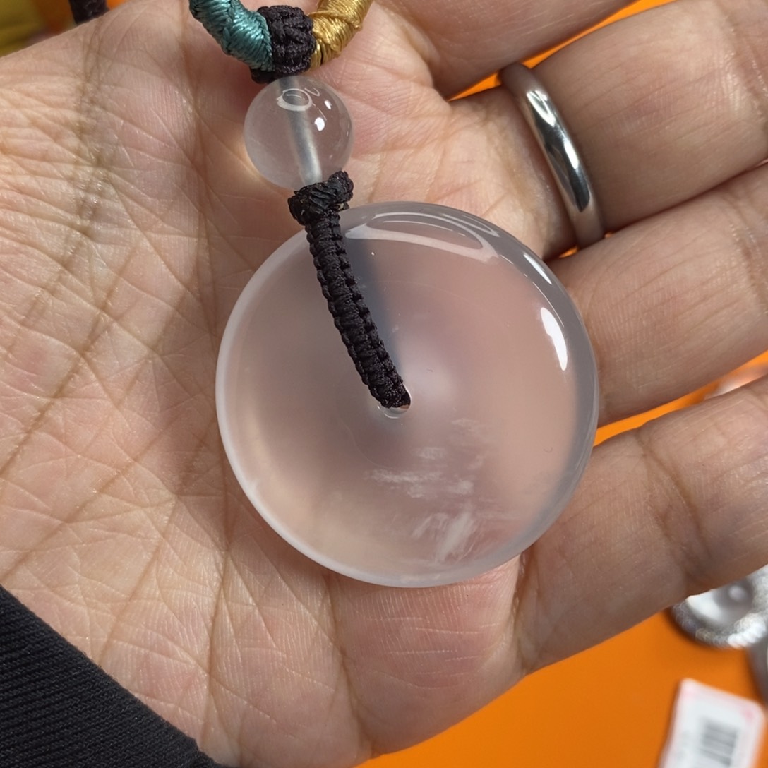 石英质玉颈饰未镶嵌普****主平安扣