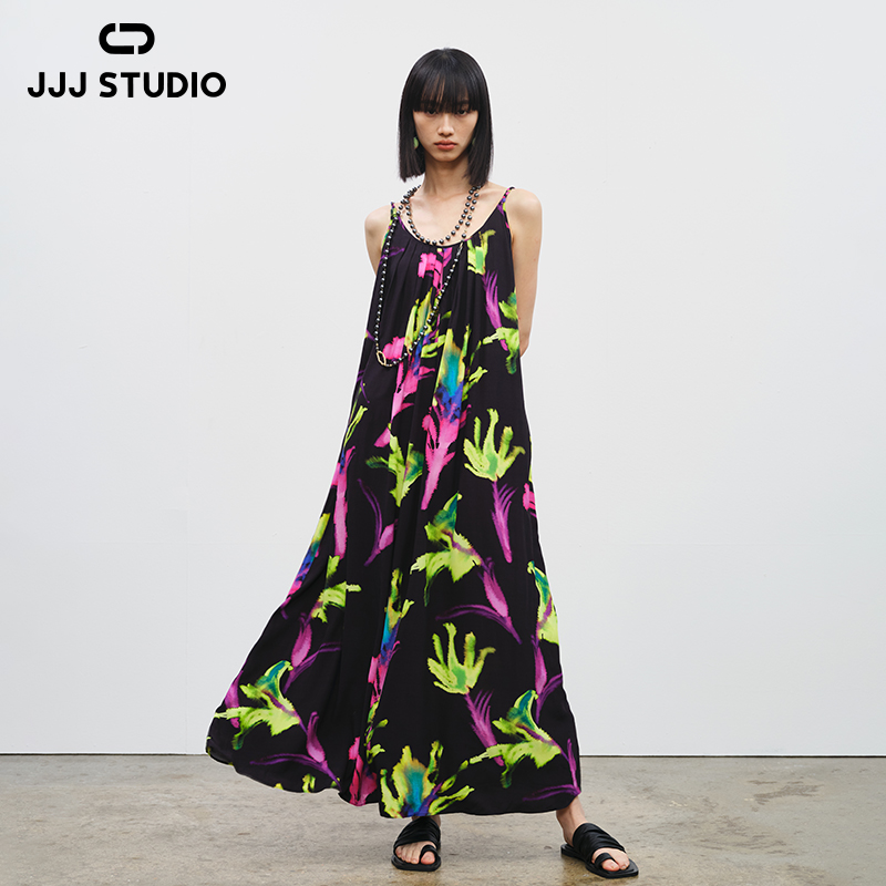 JJJ STUDIO 黑花色印花大裙摆设计气质性感吊带连衣裙 JUWFR1L203