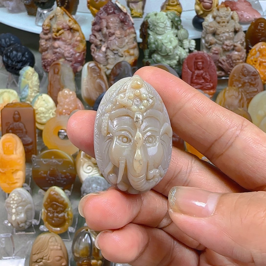 石英质玉吊坠未镶嵌天然阿拉善彩玉纯手工雕刻象神吊坠