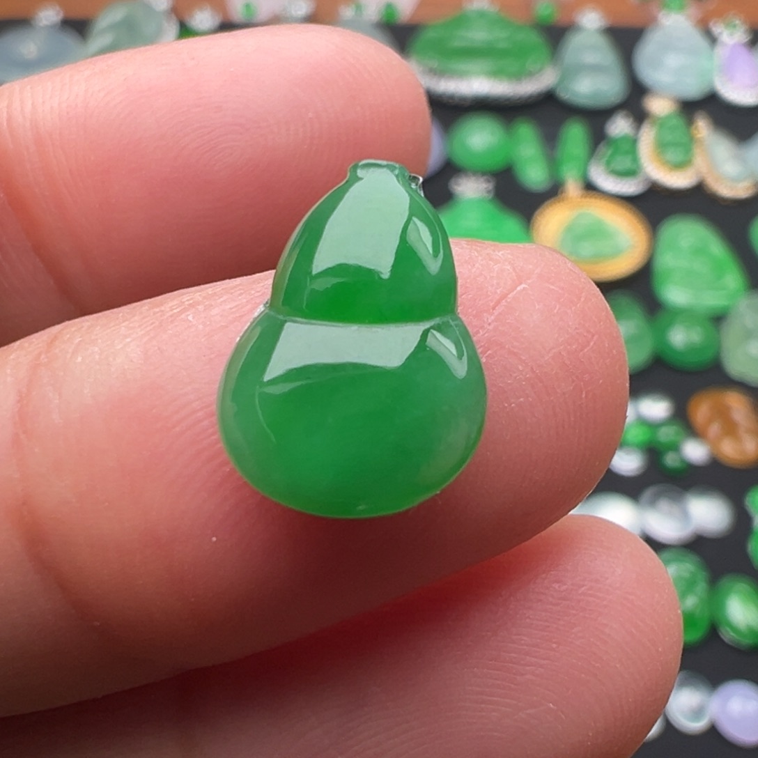 翡翠颈饰未镶嵌葫芦12.8