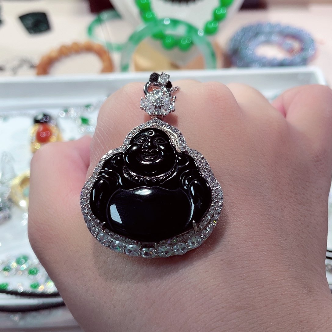 翡翠颈饰未镶嵌翡翠