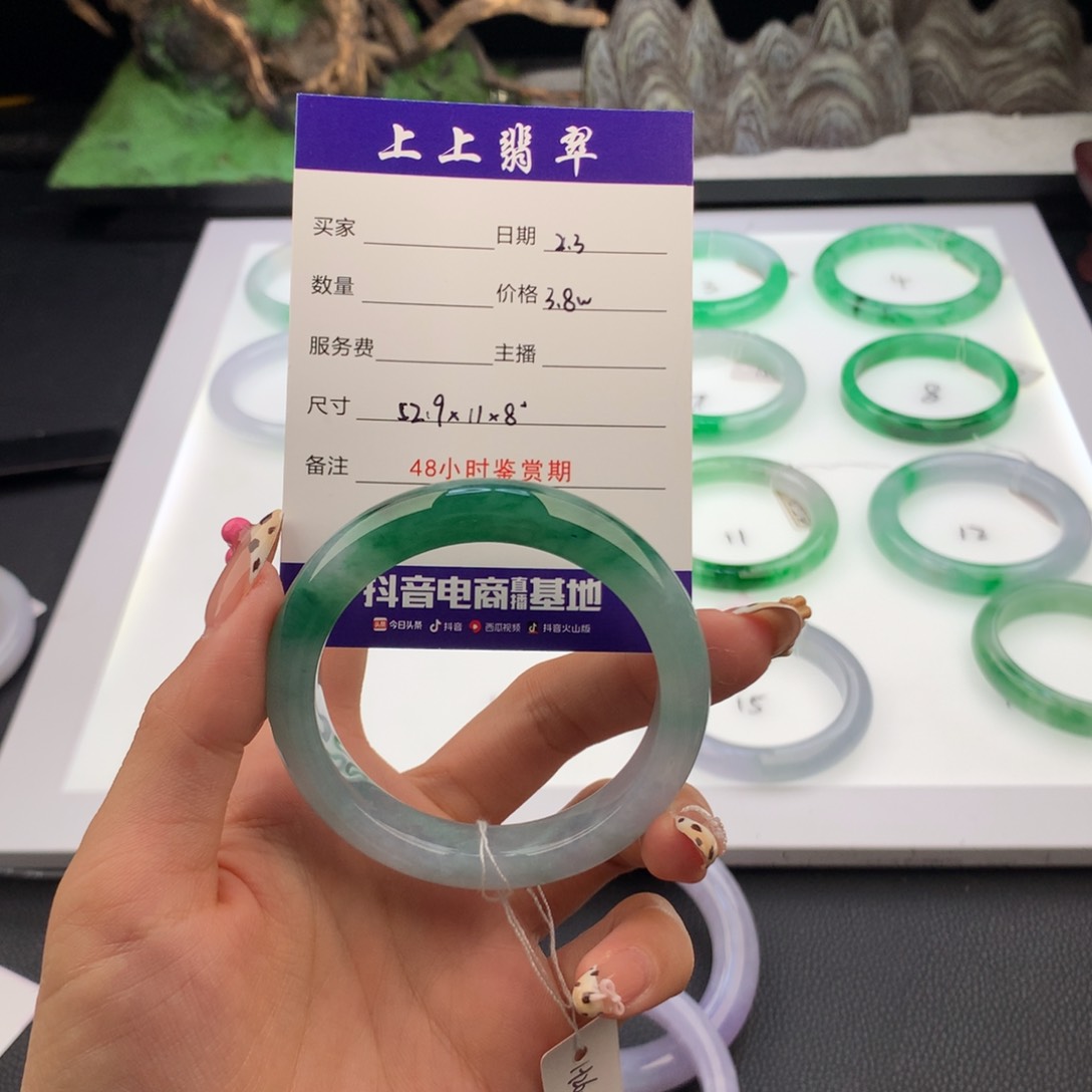 翡翠手镯未镶嵌抗****窝翡翠