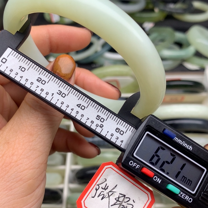 蛇纹石玉未镶嵌手镯22