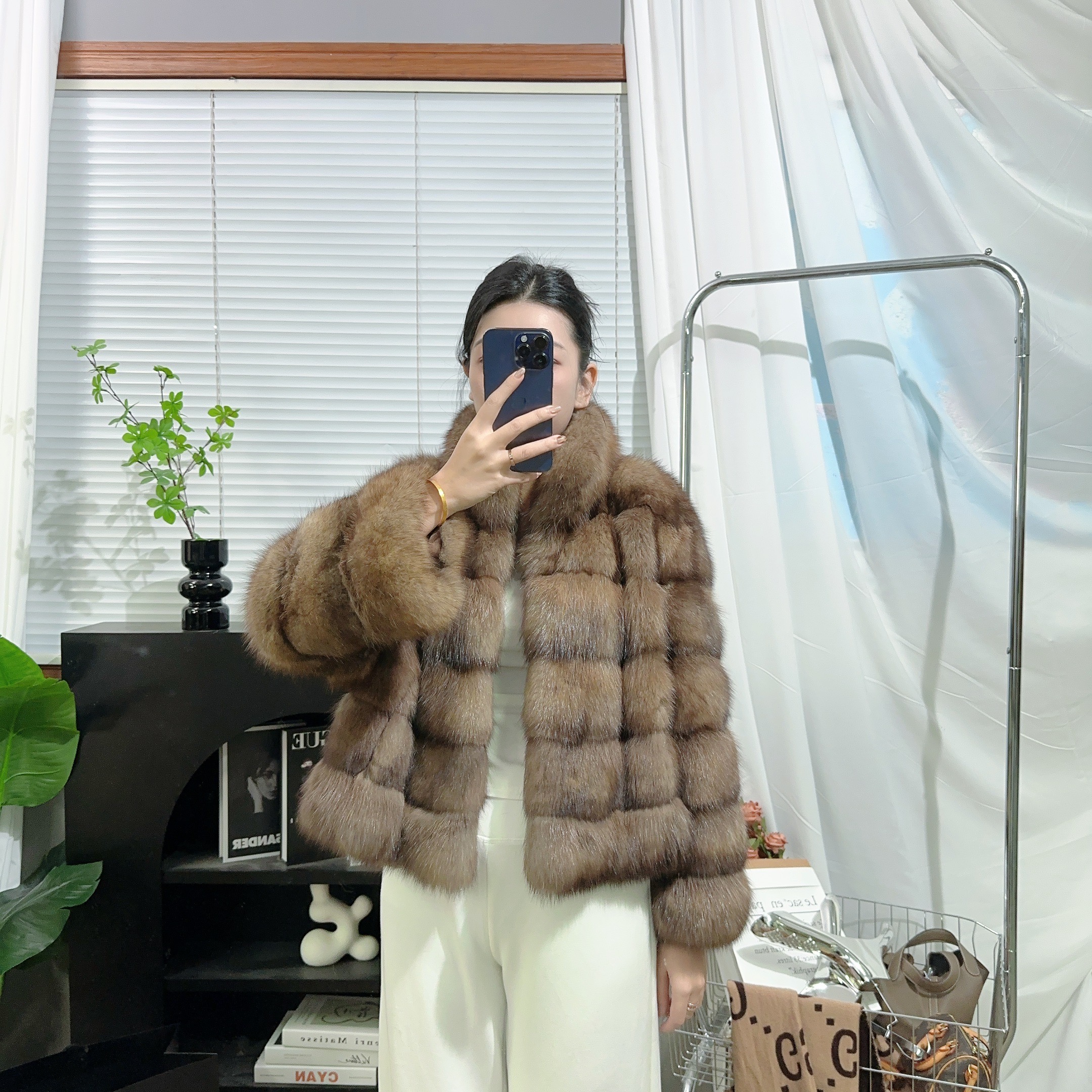 立翻领满天星横排短款（55长）皮草外套