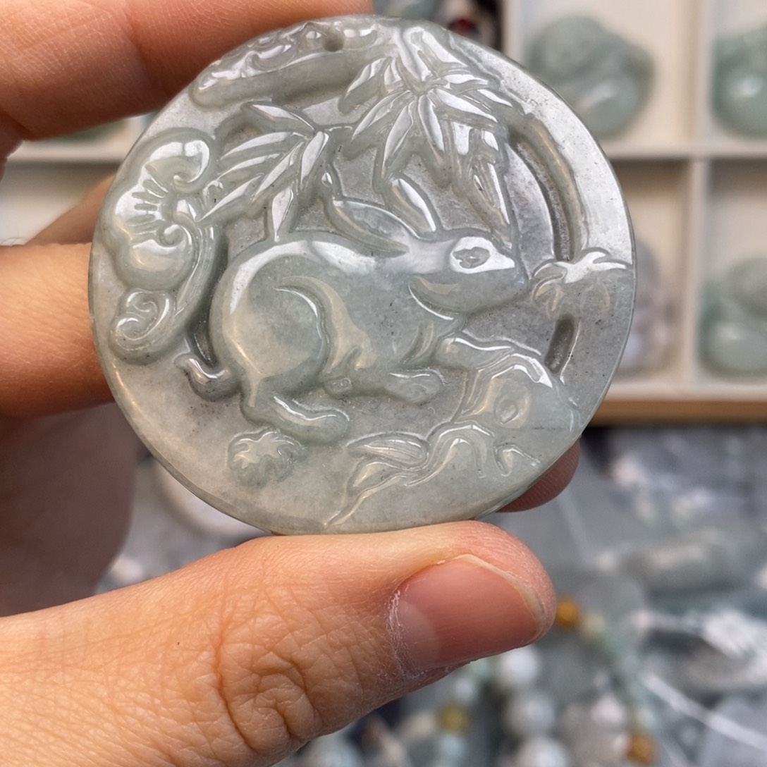 翡翠颈饰未镶嵌兔