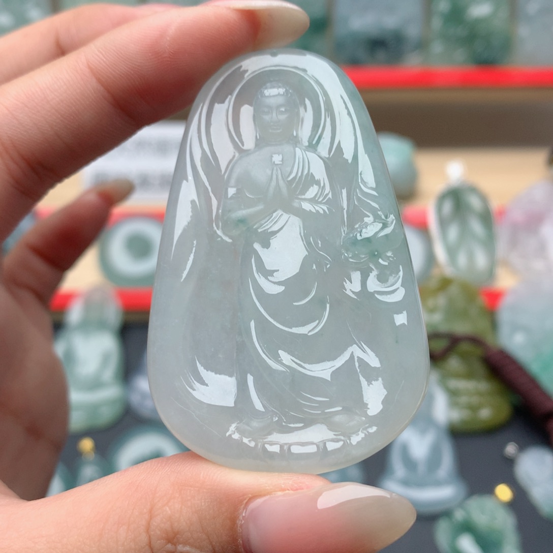 翡翠颈饰未镶嵌大日如来