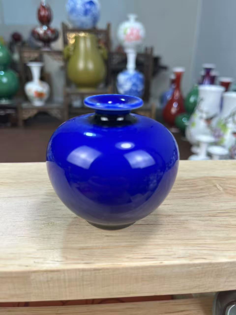 景德镇郎蓝手工石榴瓶