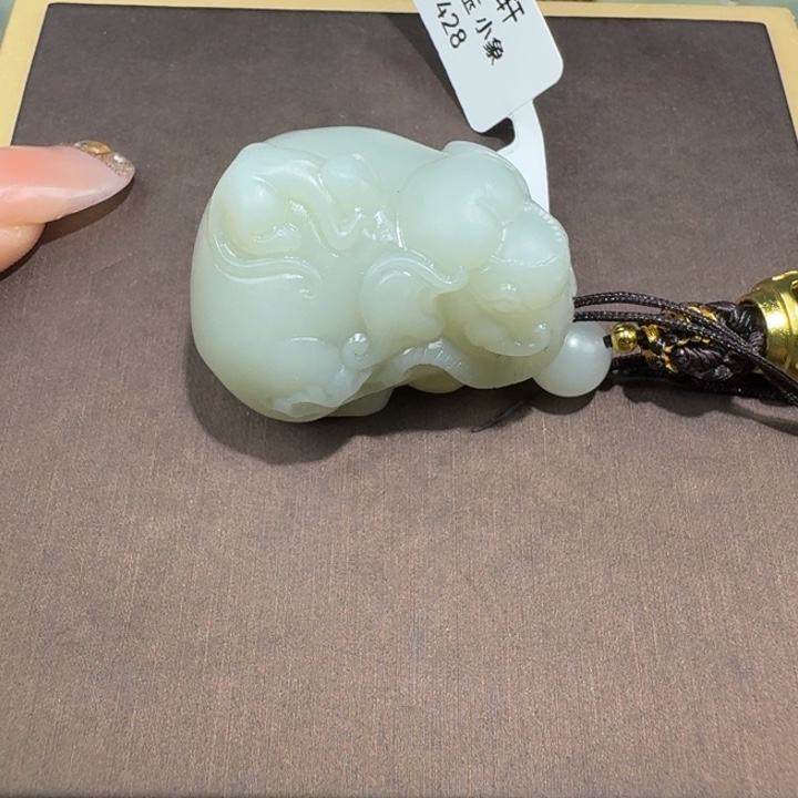 ****刀和田玉未镶嵌颈饰